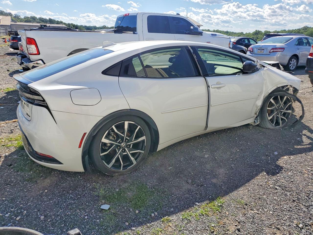 2024 TOYOTA PRIUS