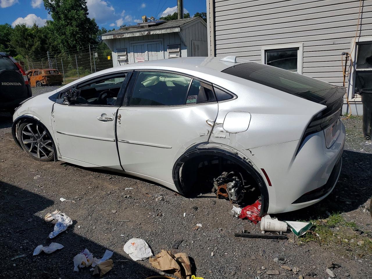 2024 TOYOTA PRIUS