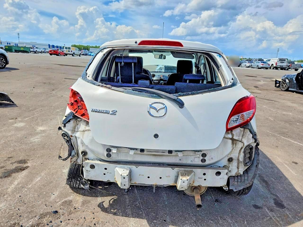 2014 MAZDA 2