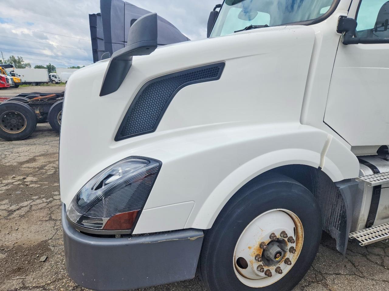 2017 VOLVO VN