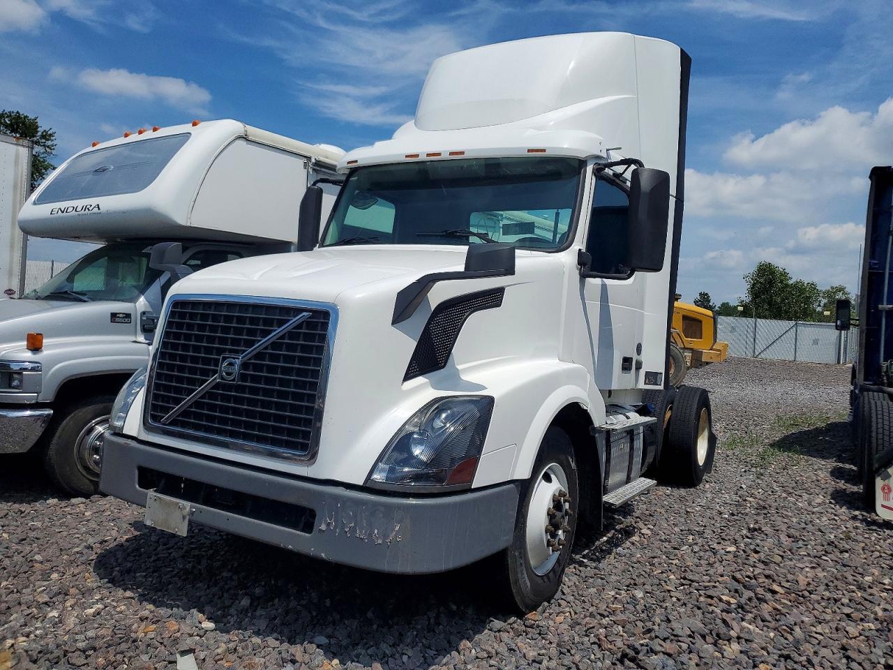2017 VOLVO VN