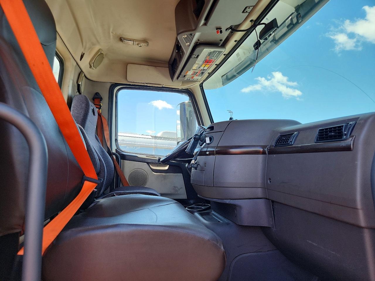 2017 VOLVO VN