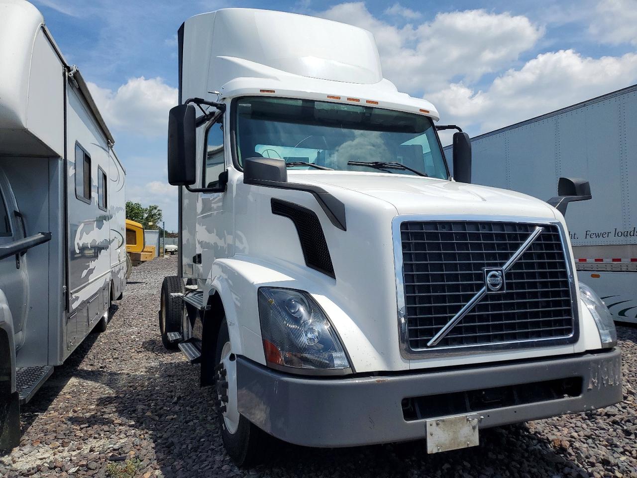 2017 VOLVO VN