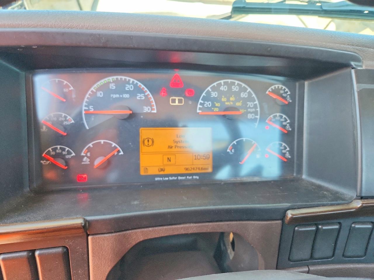 2017 VOLVO VN