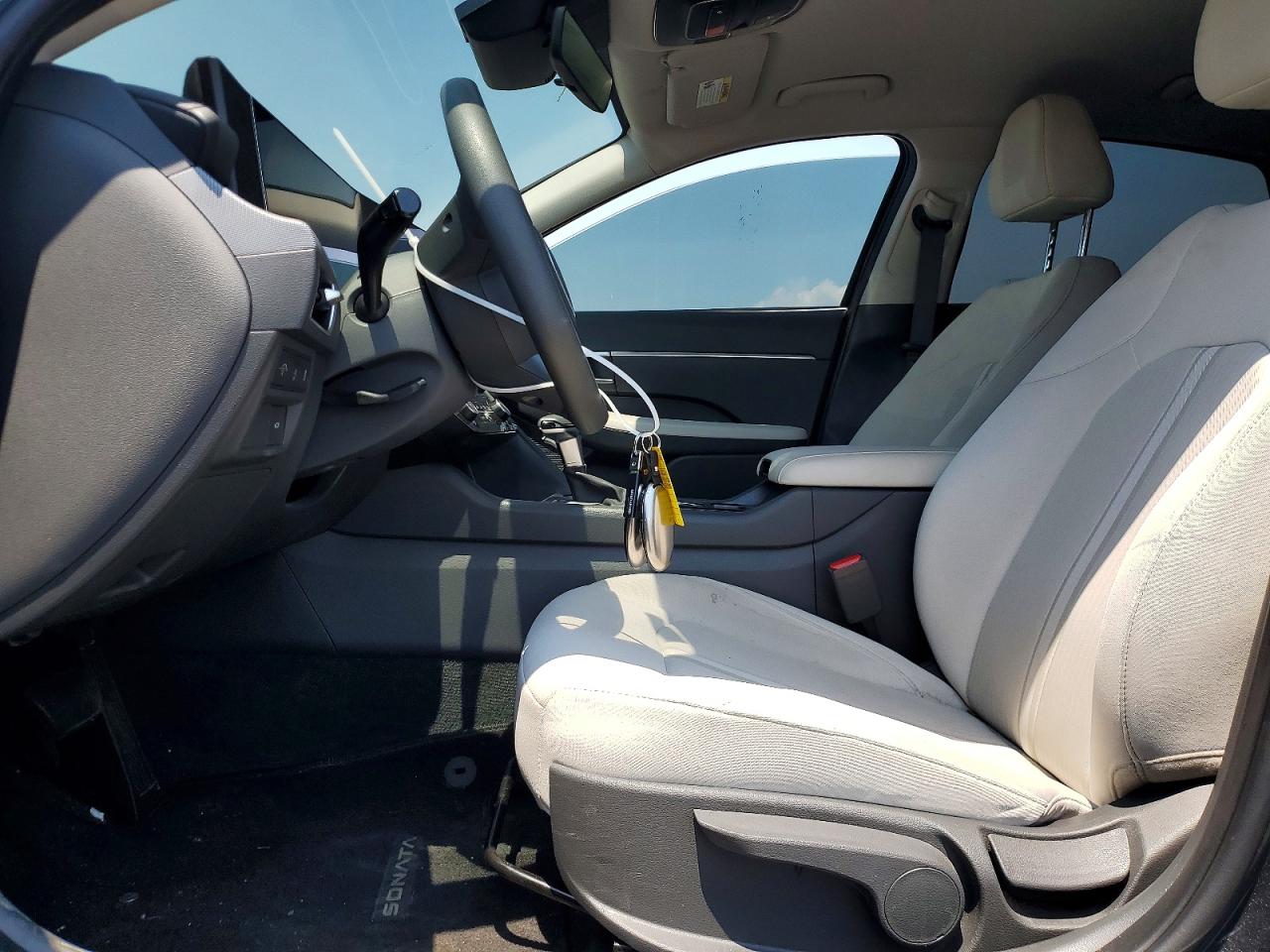 2025 HYUNDAI SONATA SE