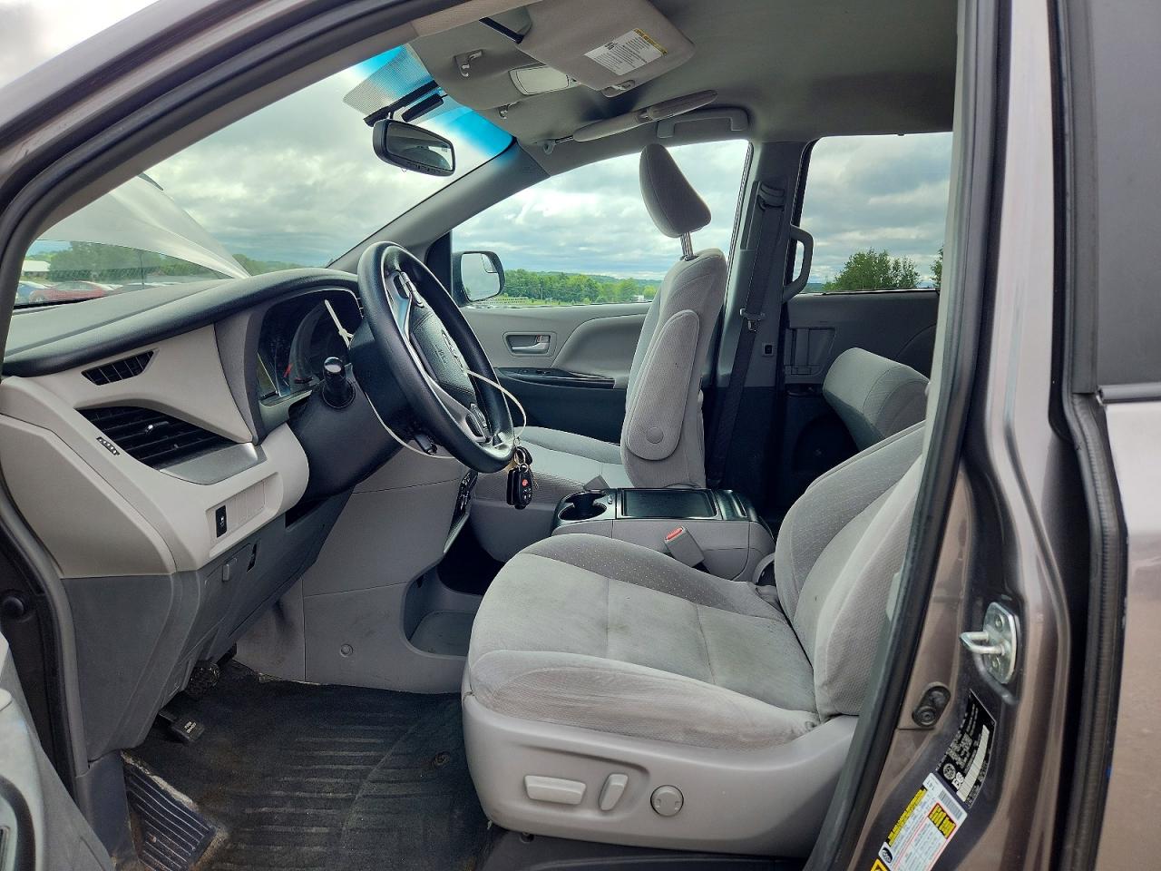 2017 TOYOTA SIENNA