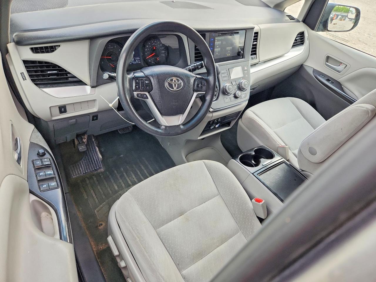 2017 TOYOTA SIENNA