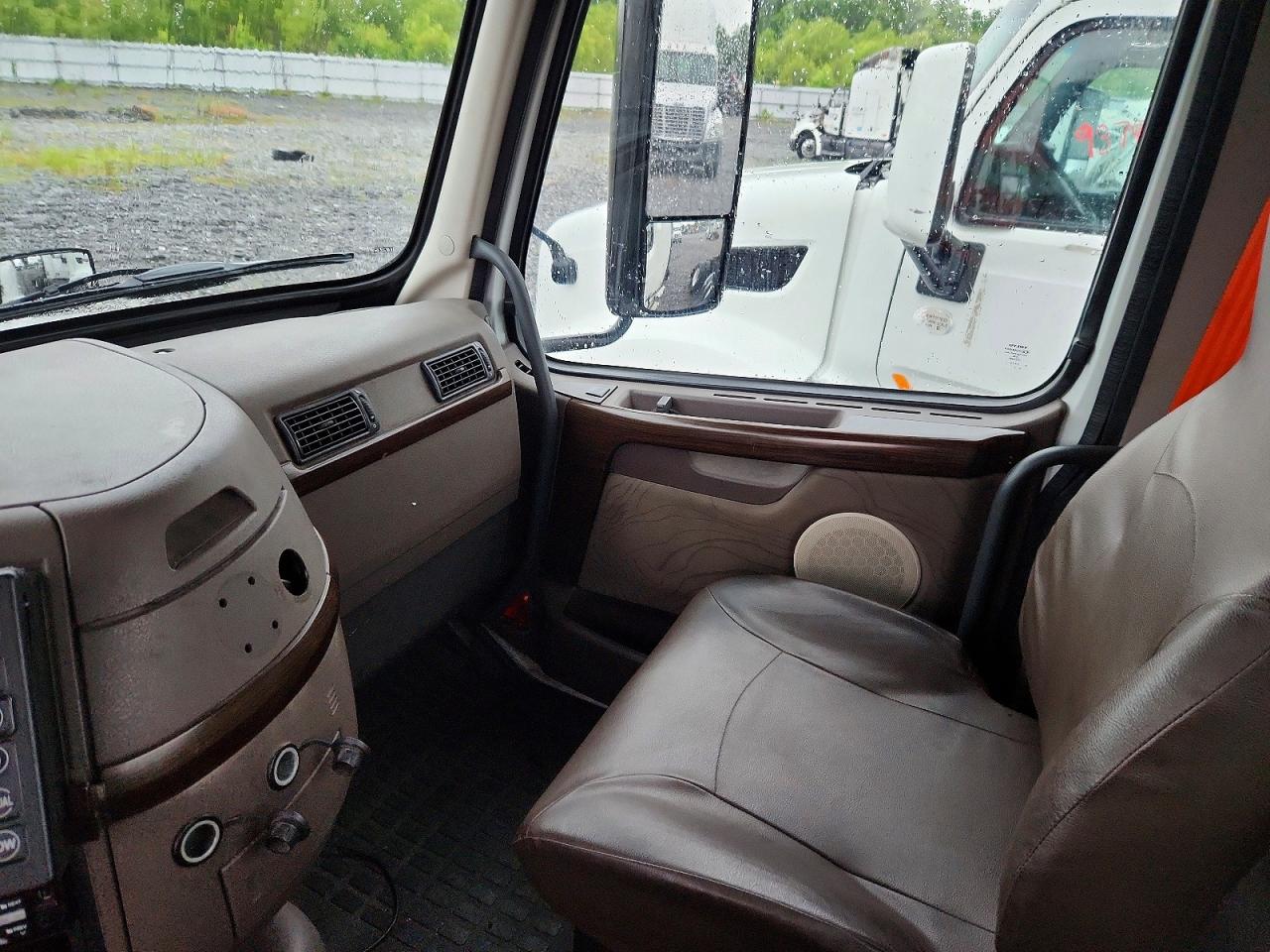 2017 VOLVO VN