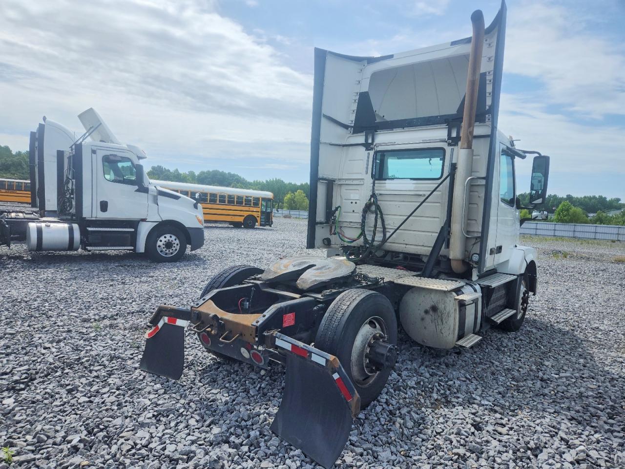 2017 VOLVO VN
