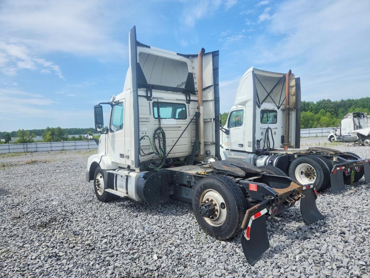 2017 VOLVO VN