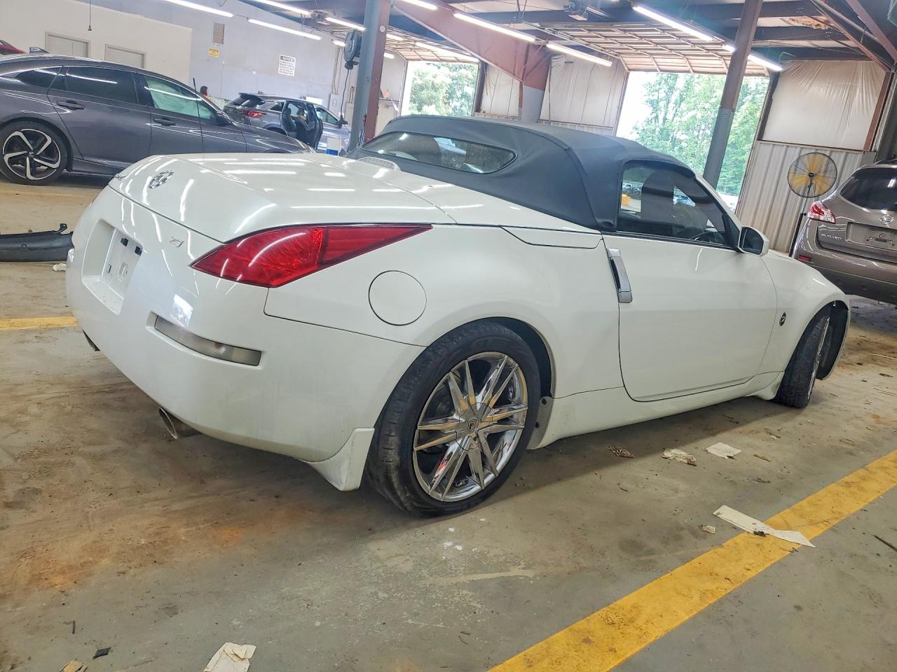 2004 NISSAN 350Z