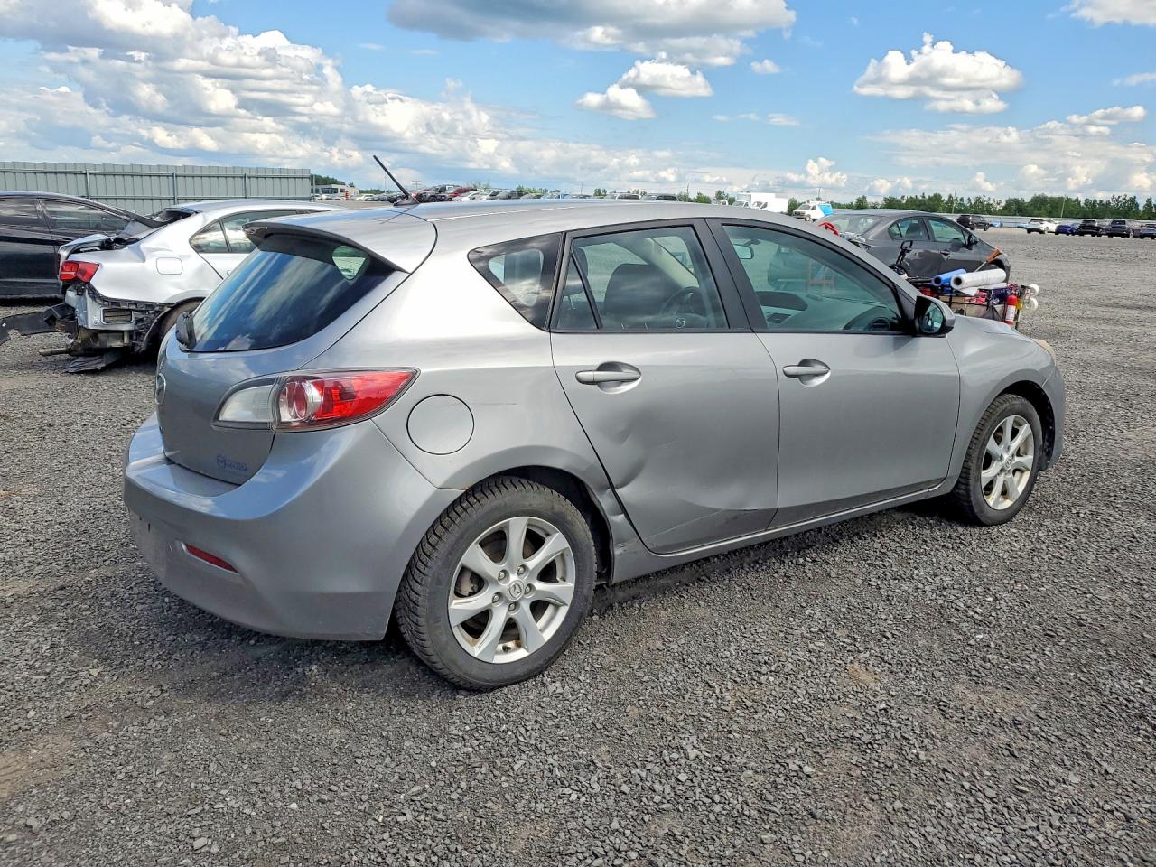2013 MAZDA 3