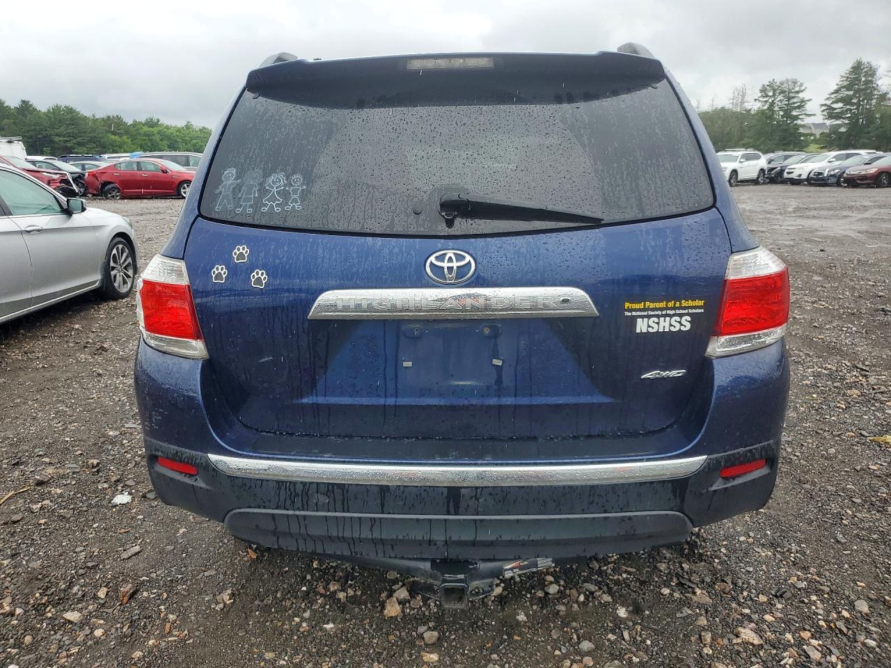 2011 TOYOTA HIGHLANDER