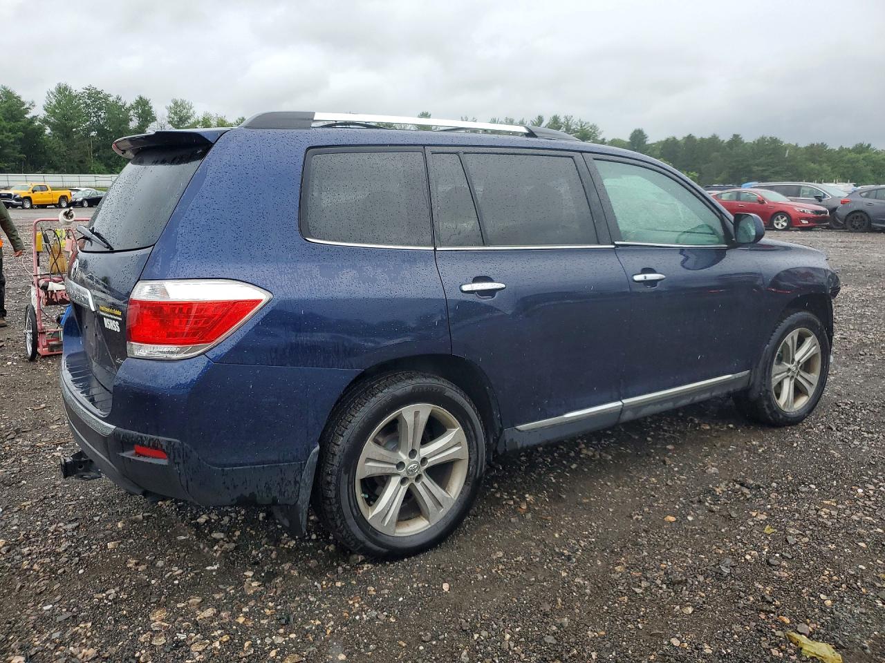 2011 TOYOTA HIGHLANDER