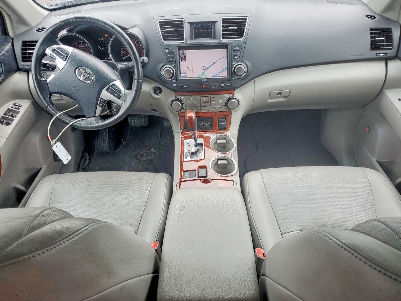 2011 TOYOTA HIGHLANDER