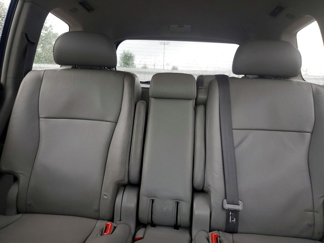 2011 TOYOTA HIGHLANDER