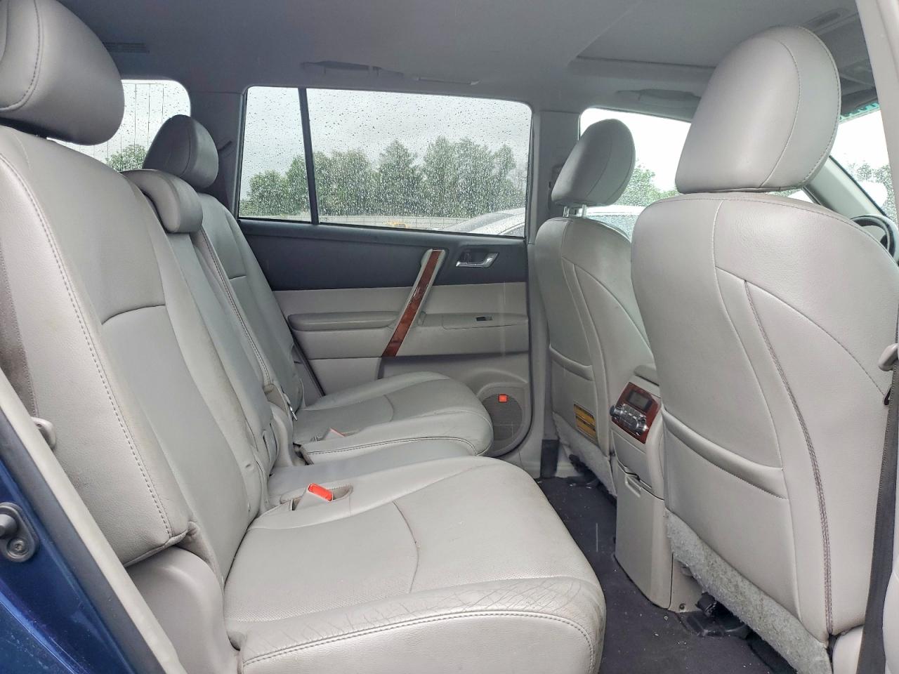 2011 TOYOTA HIGHLANDER