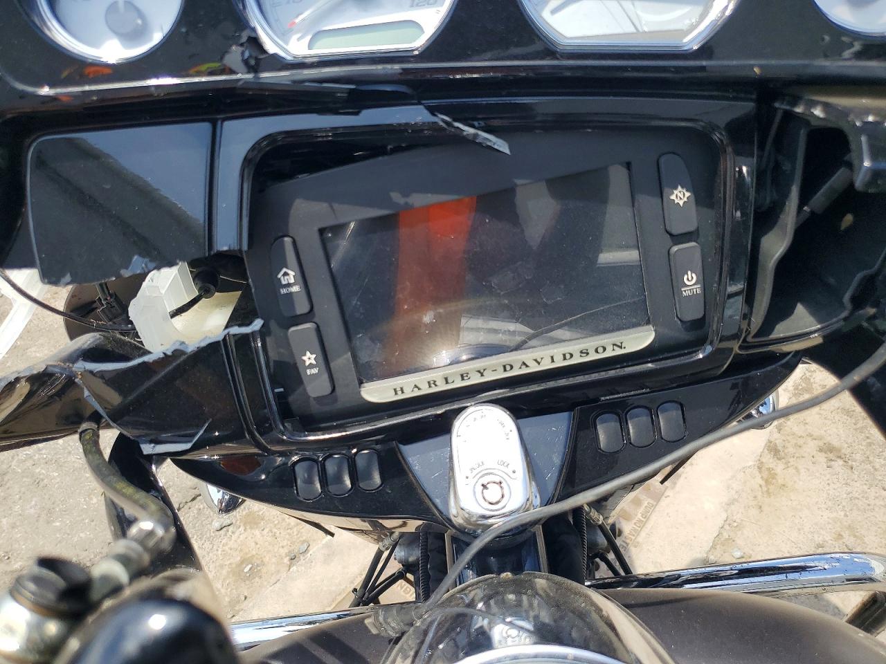 2016 HARLEY-DAVIDSON FL