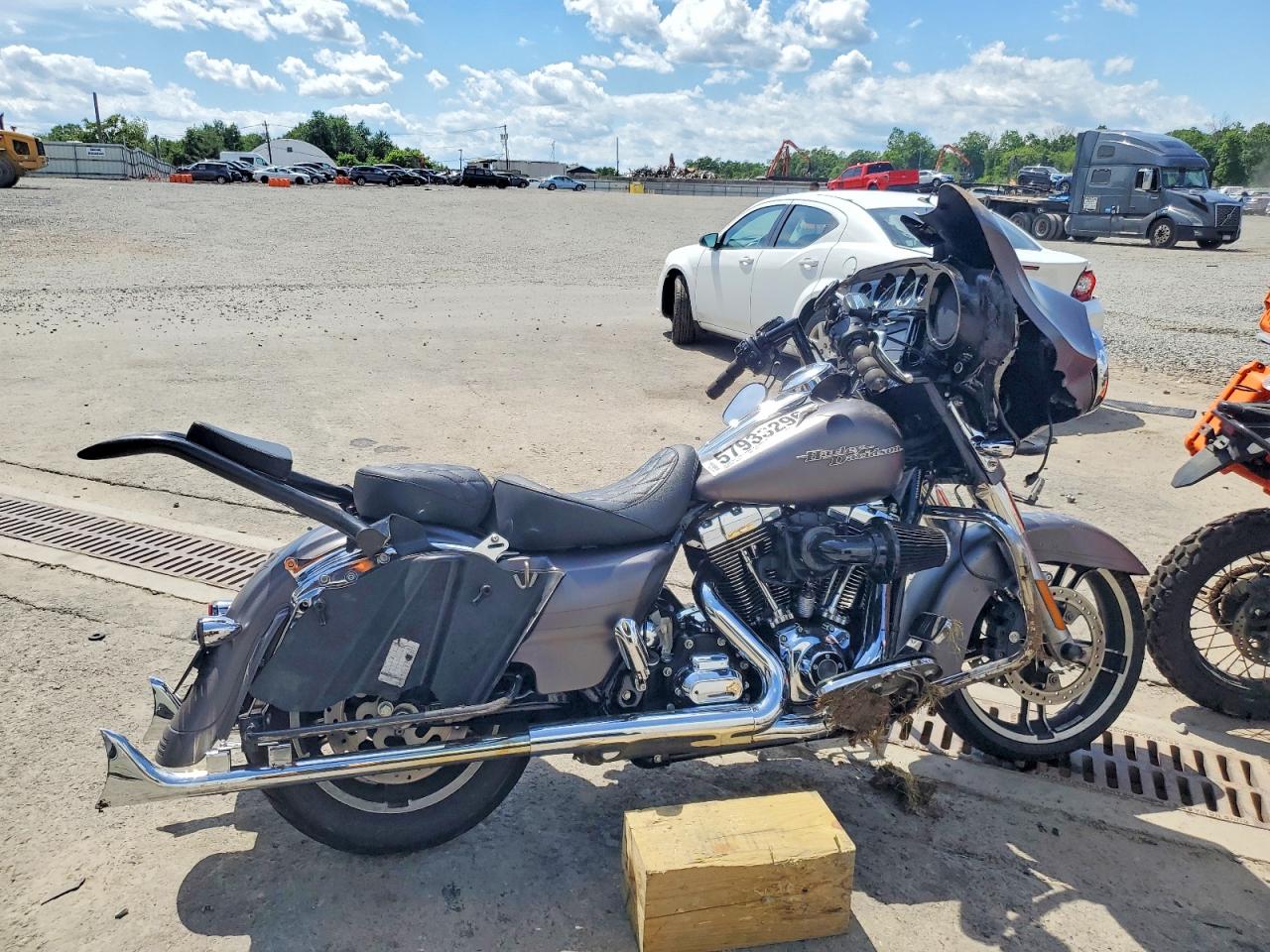 2016 HARLEY-DAVIDSON FL
