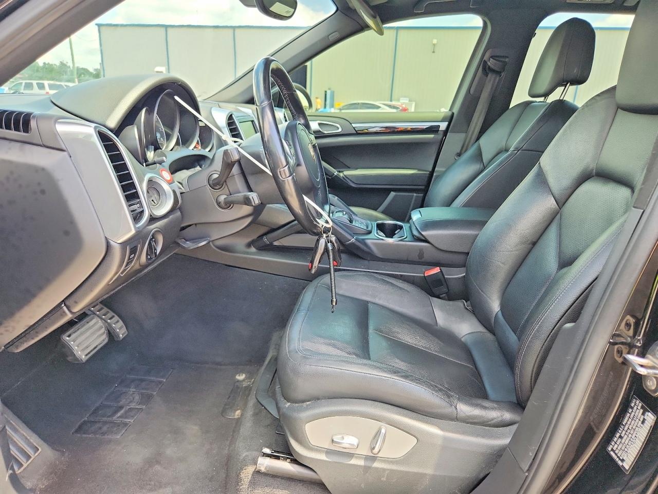 2012 PORSCHE CAYENNE