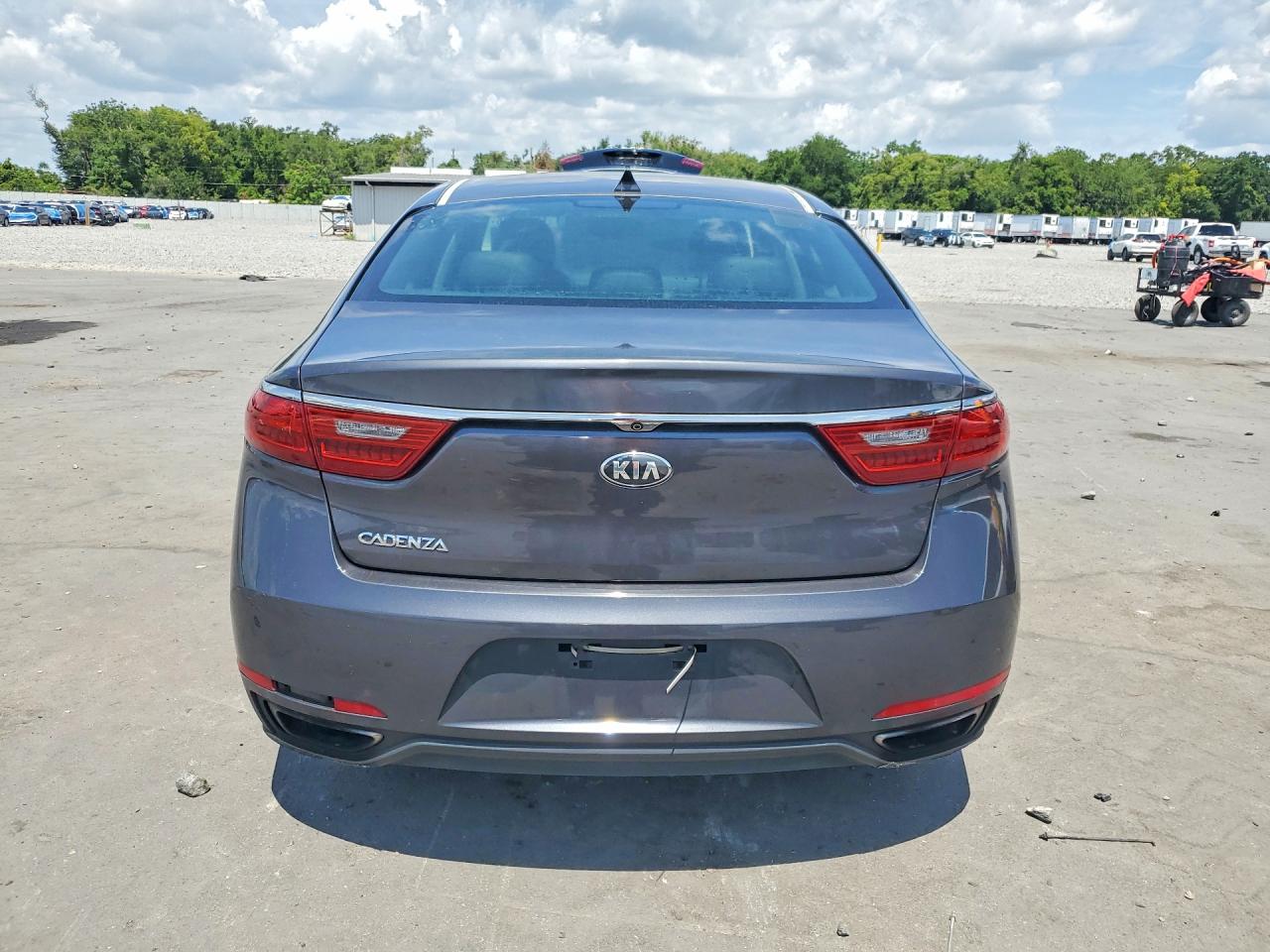 2017 KIA CADENZA