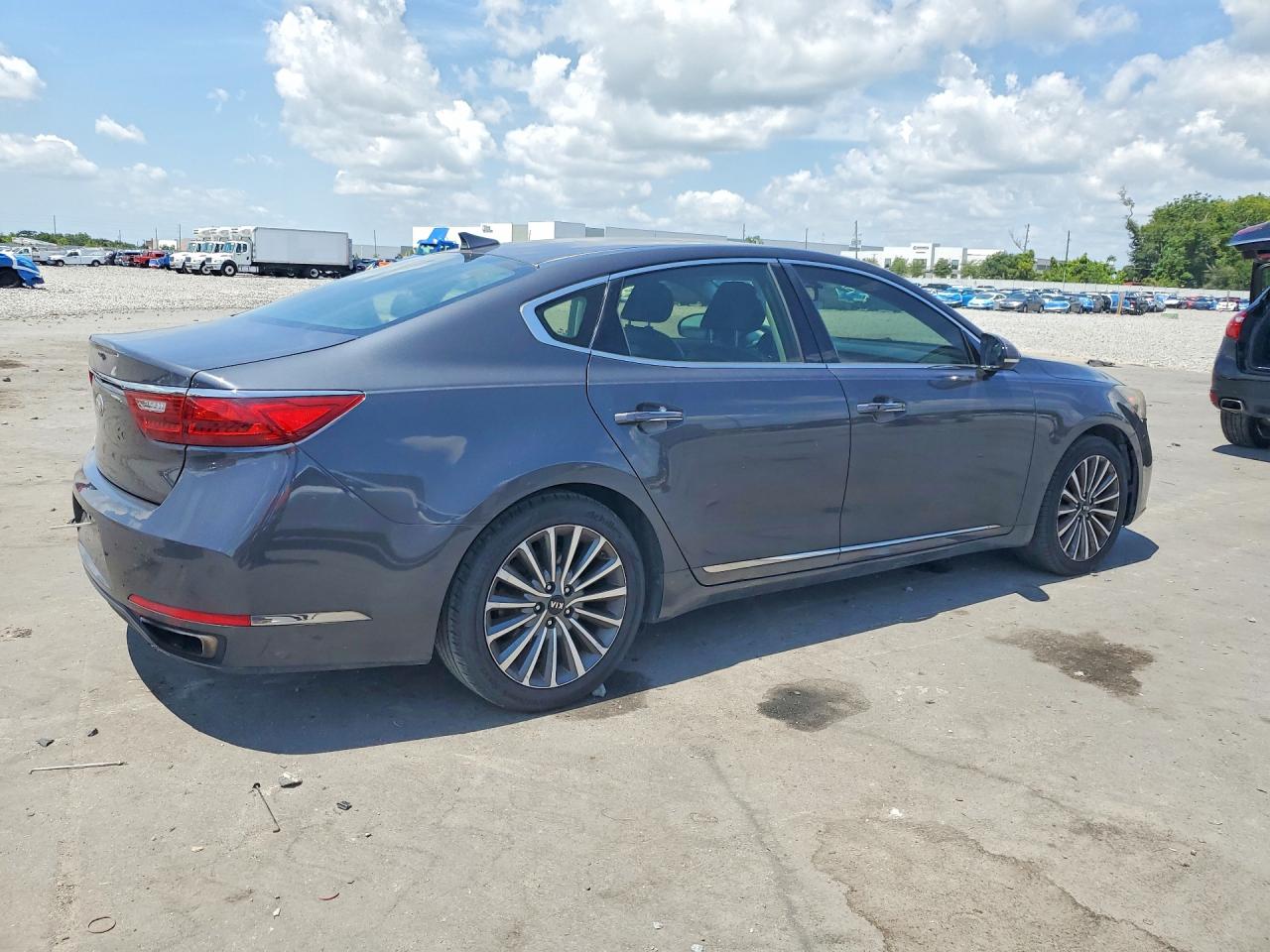 2017 KIA CADENZA