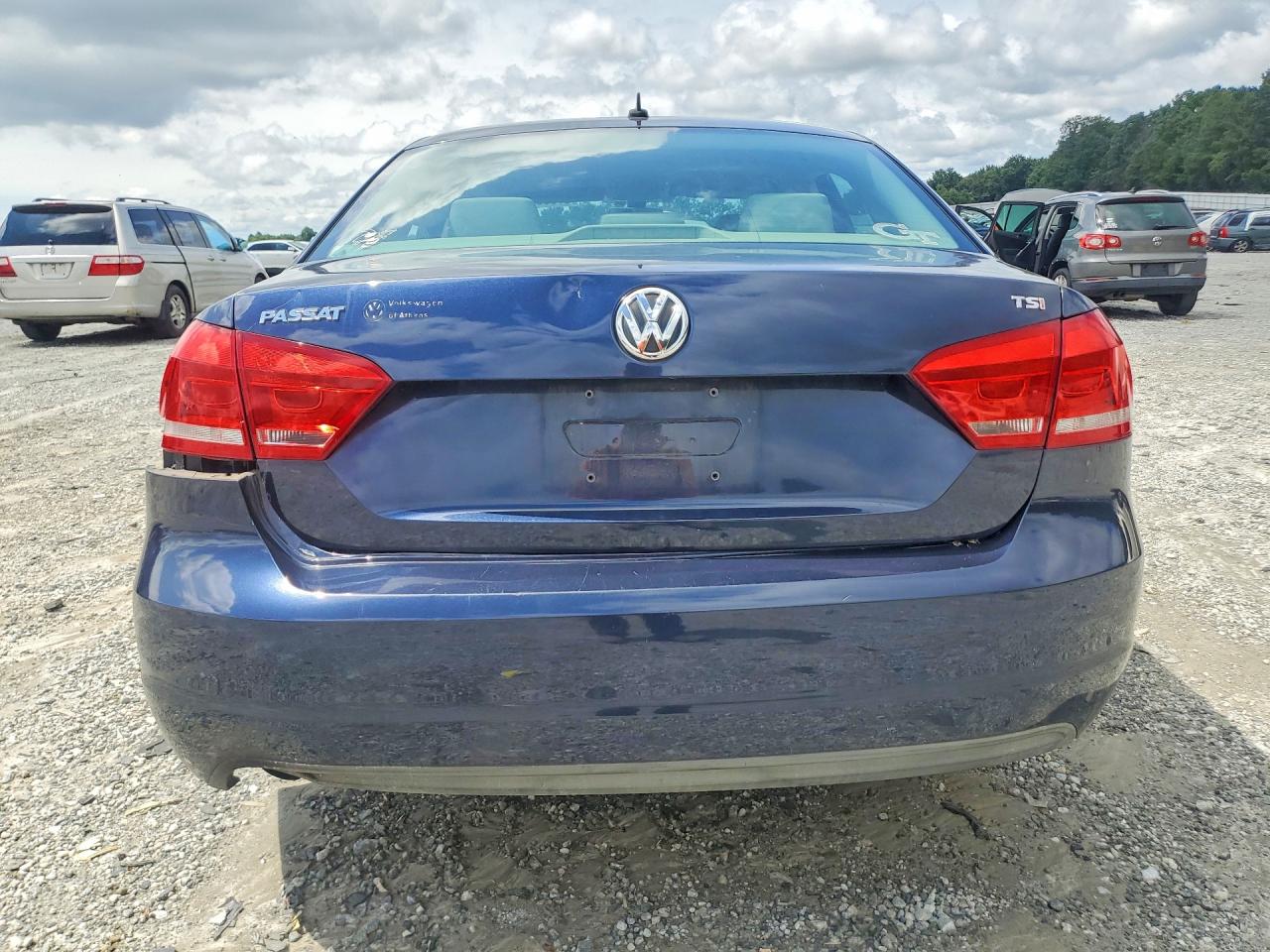 2014 VOLKSWAGEN PASSAT