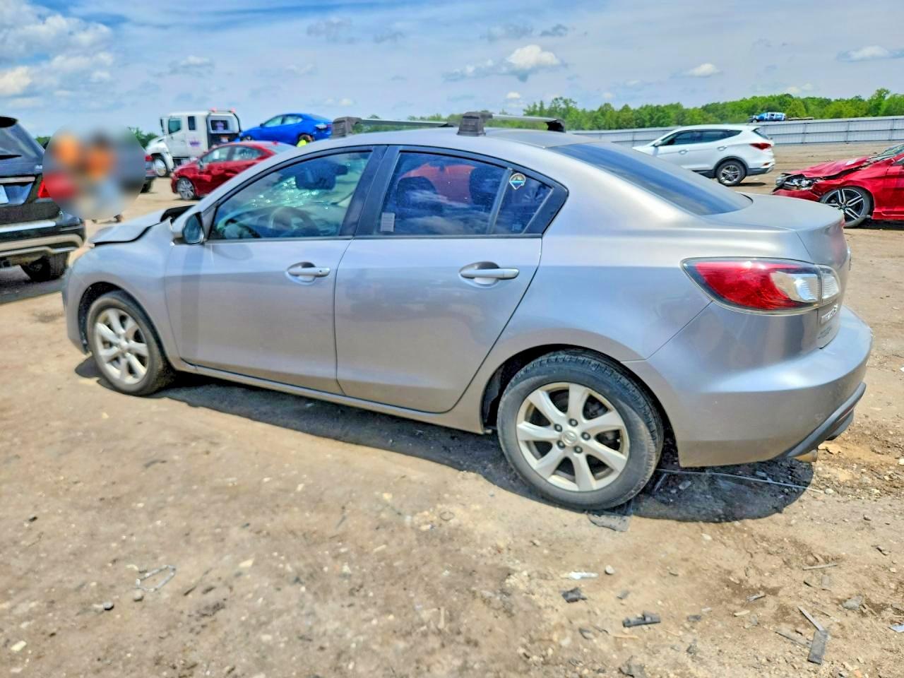 2011 MAZDA 3