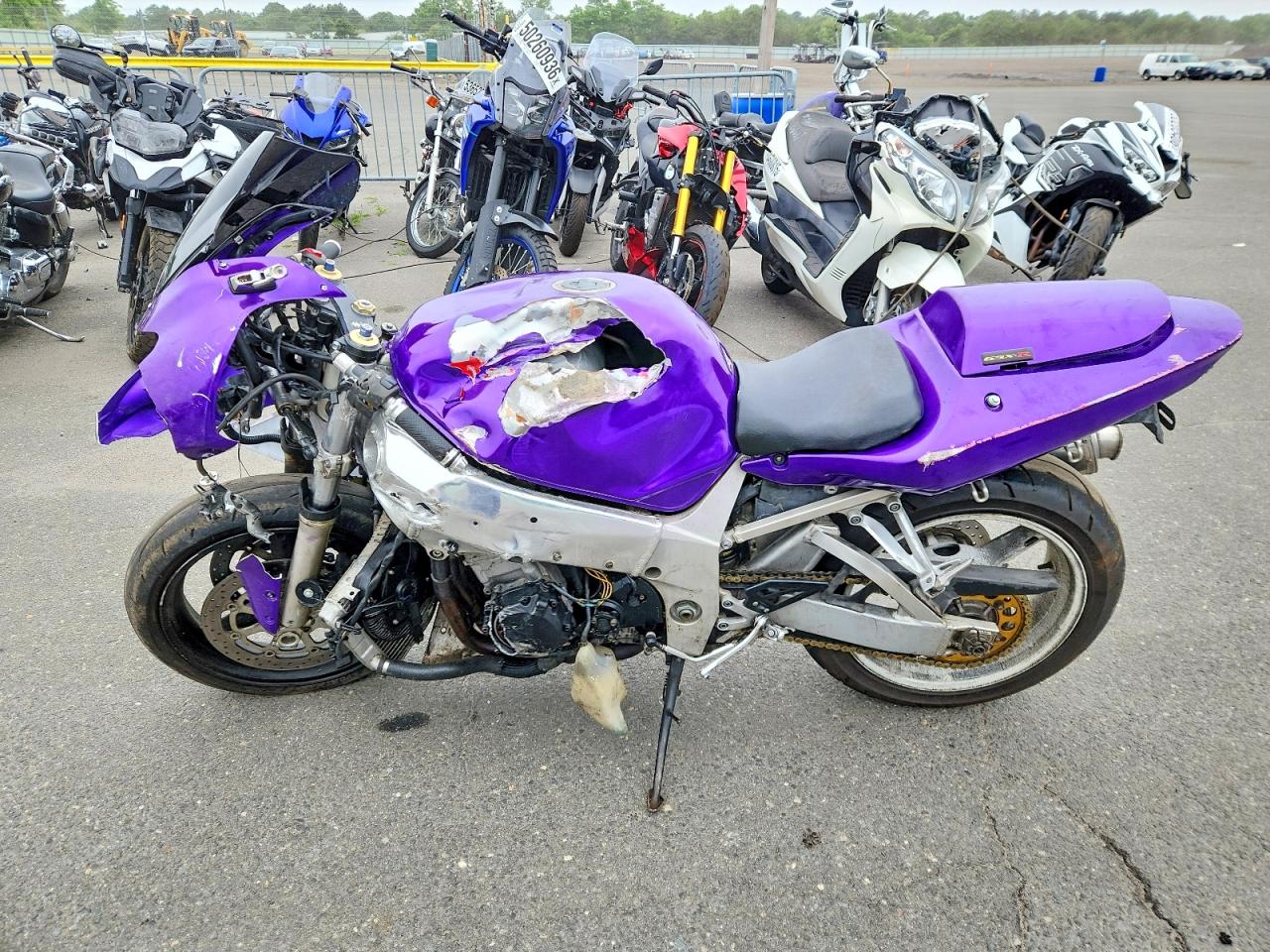 2000 SUZUKI GSXR750