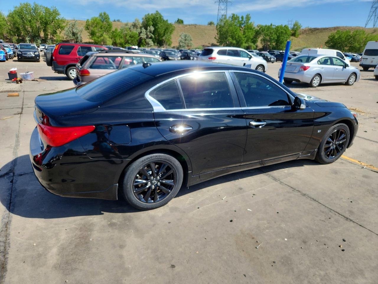 2015 INFINITI Q50