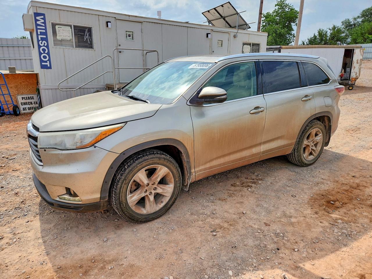 2016 TOYOTA HIGHLANDER