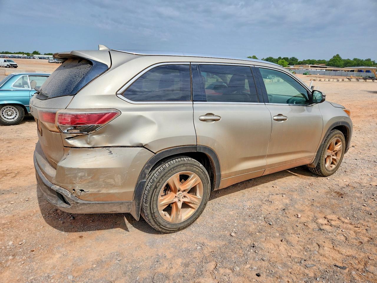 2016 TOYOTA HIGHLANDER