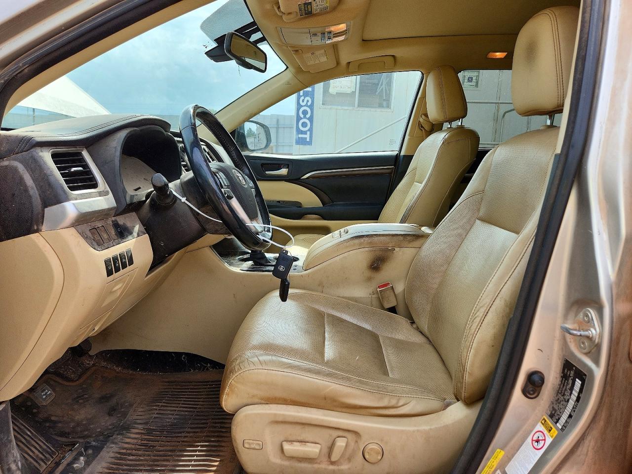 2016 TOYOTA HIGHLANDER