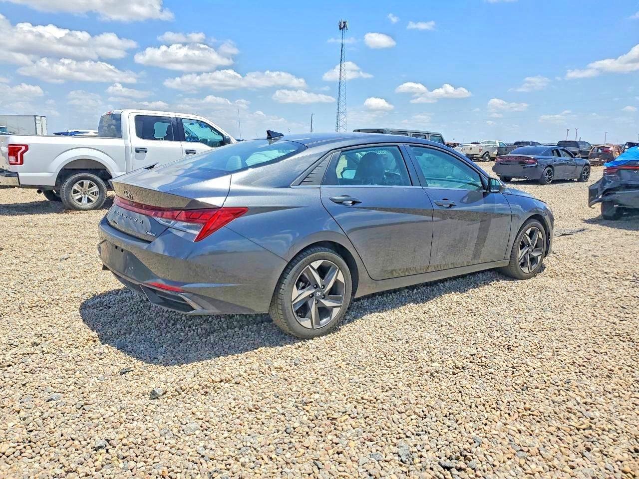 2022 HYUNDAI ELANTRA