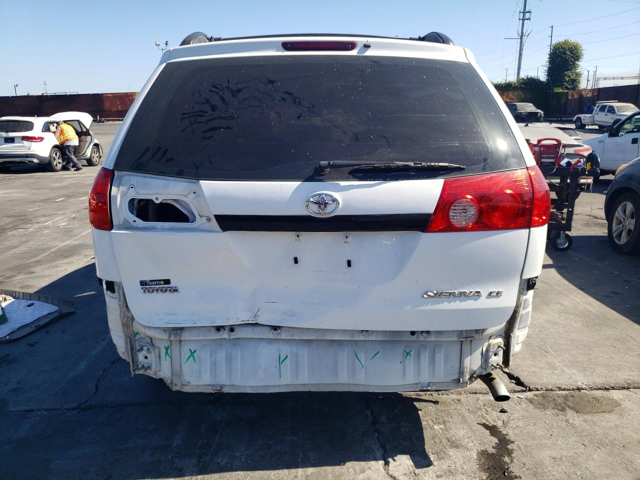 2009 TOYOTA SIENNA