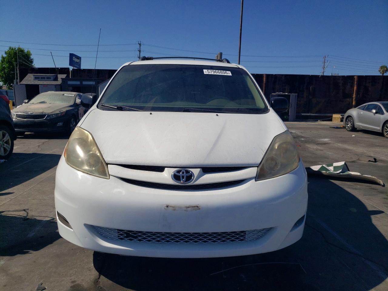 2009 TOYOTA SIENNA