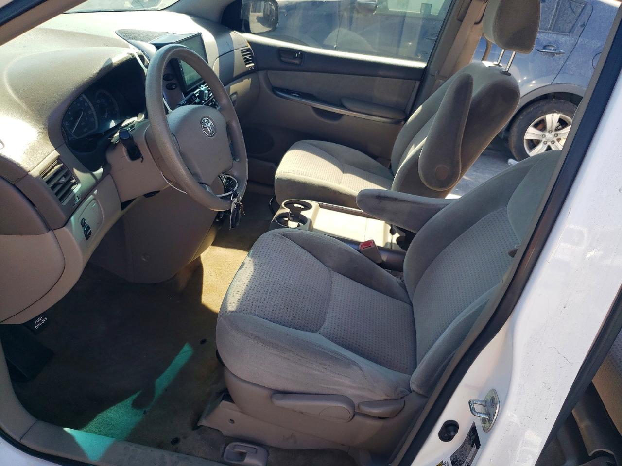 2009 TOYOTA SIENNA