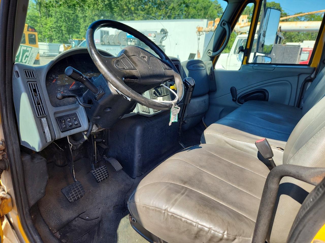 2004 INTERNATIONAL 4000 SERIE