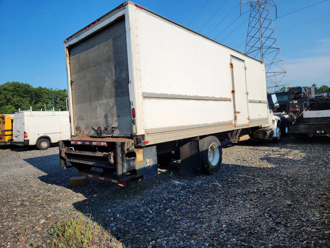 2004 INTERNATIONAL 4000 SERIE