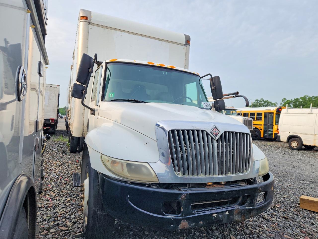 2004 INTERNATIONAL 4000 SERIE
