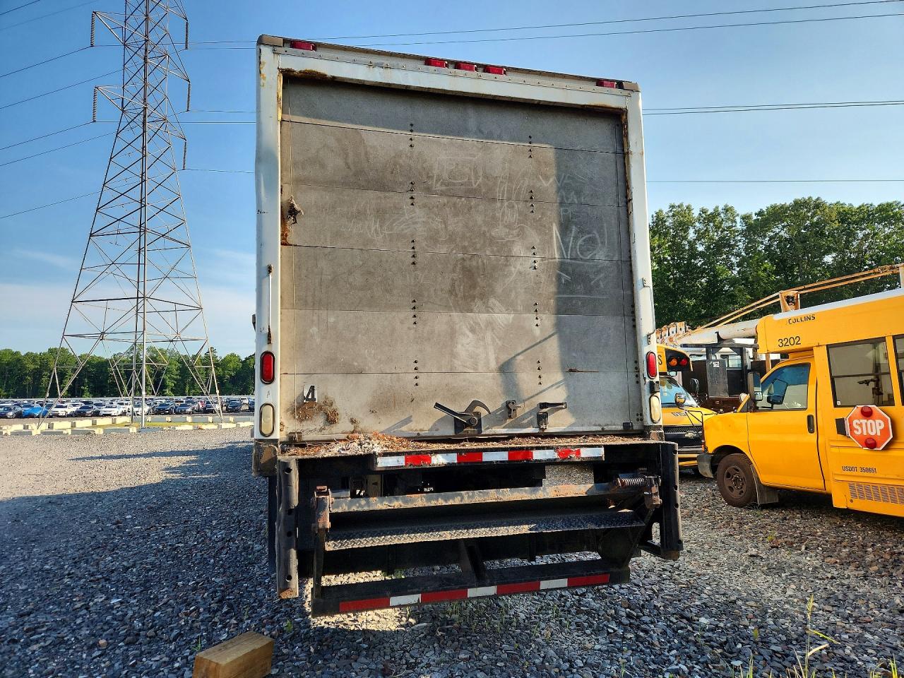 2004 INTERNATIONAL 4000 SERIE