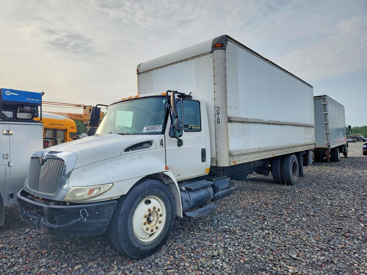 2004 INTERNATIONAL 4000 SERIE