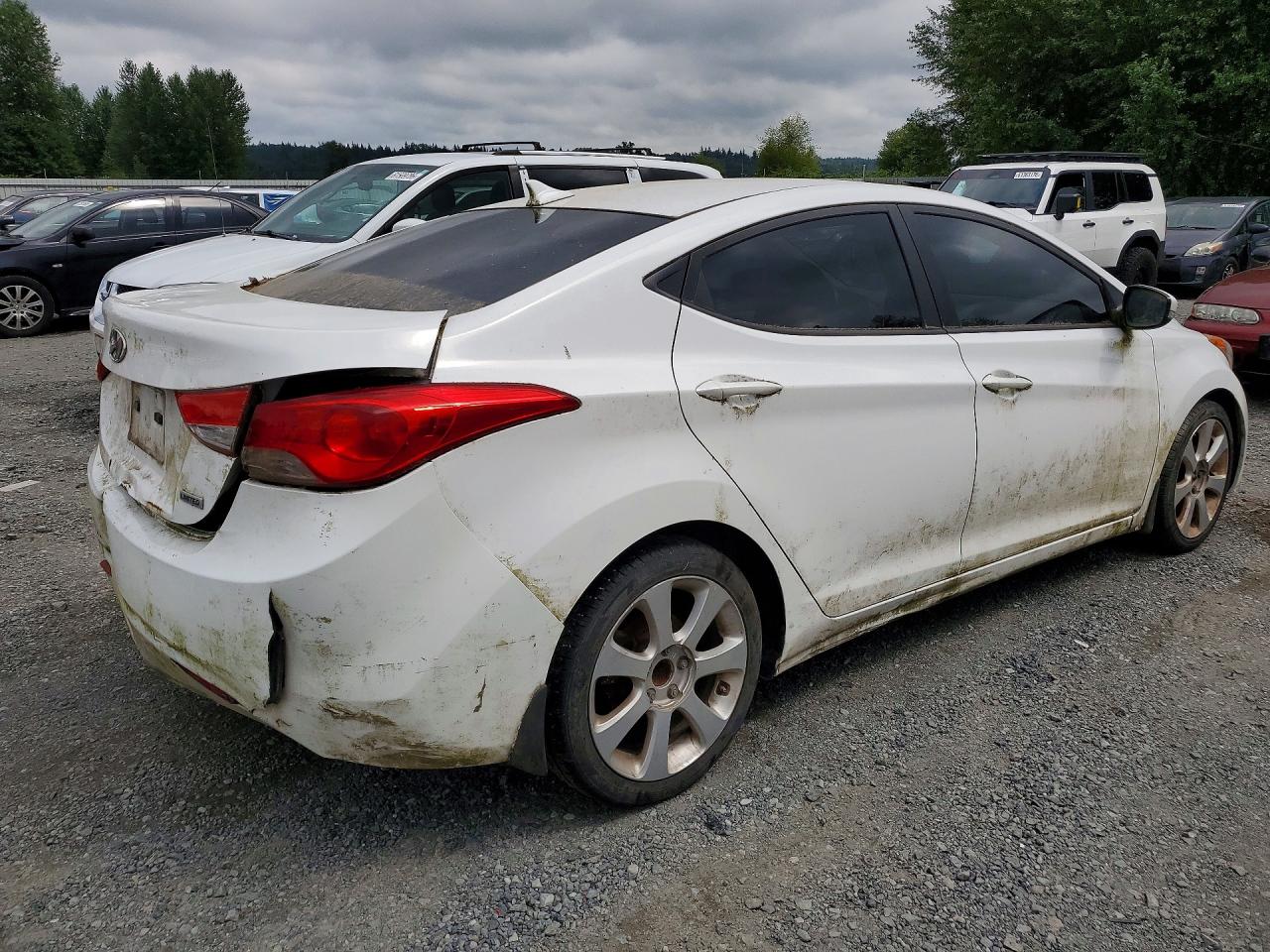 2013 HYUNDAI ELANTRA