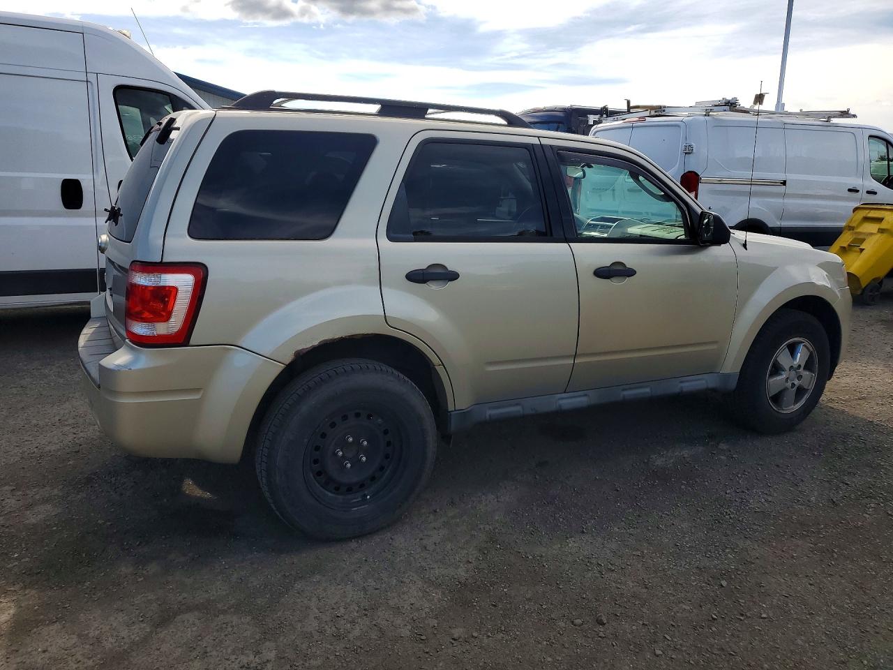 2011 FORD ESCAPE