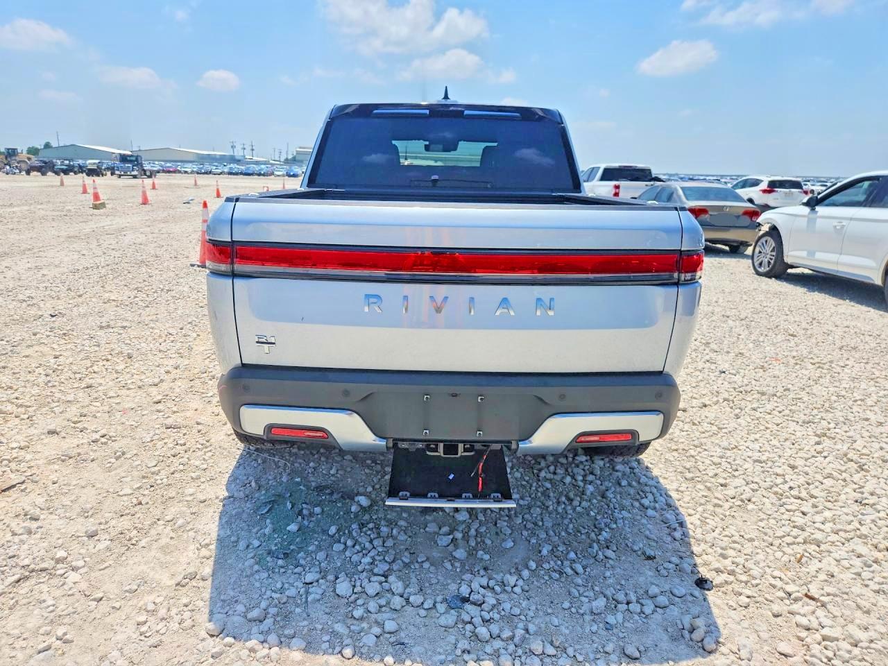 2026 RIVIAN RIT