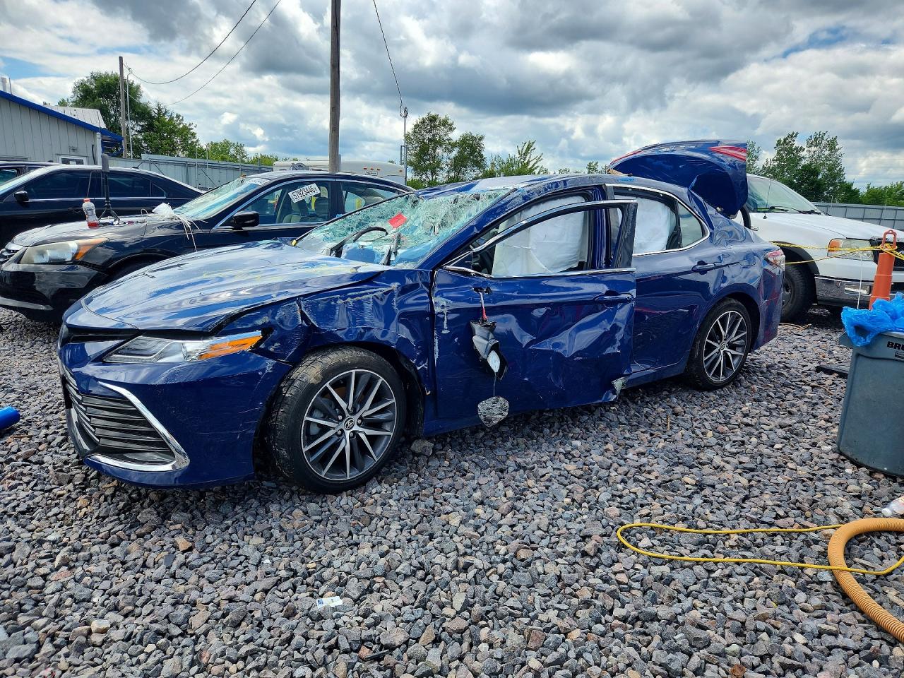 2023 TOYOTA CAMRY
