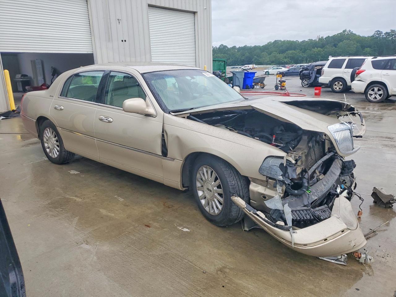 2004 LINCOLN TOWNCAR