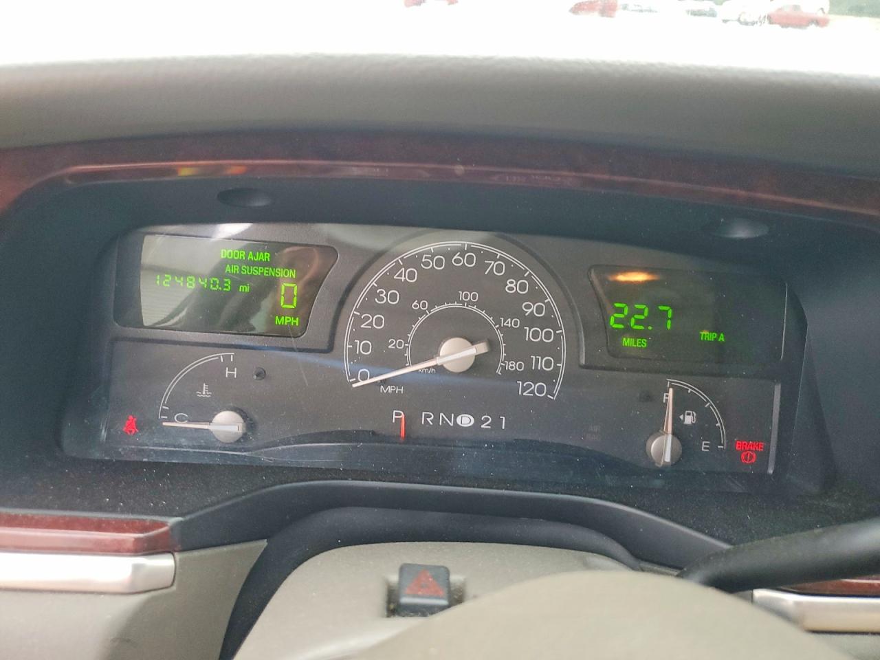 2004 LINCOLN TOWNCAR