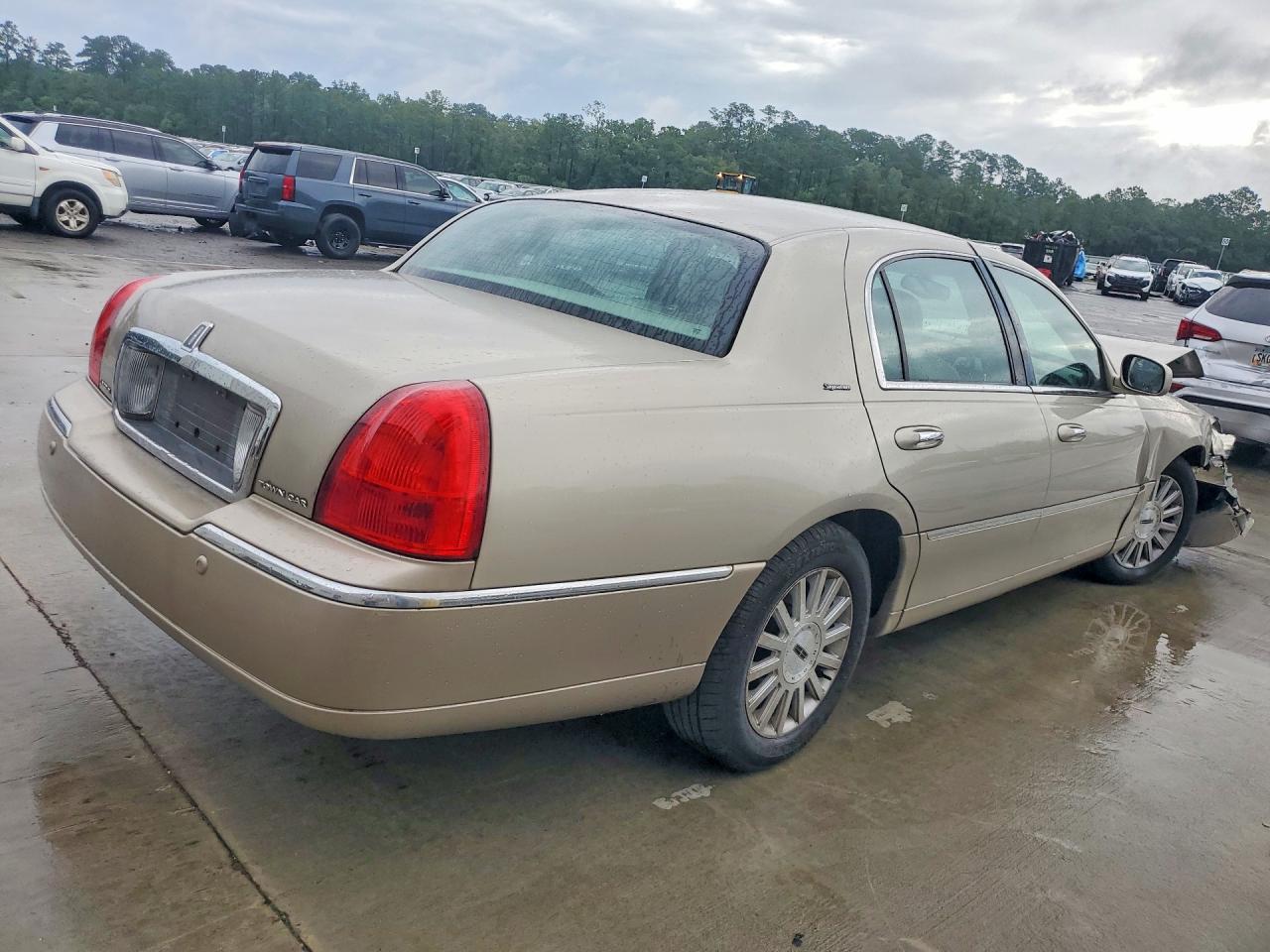 2004 LINCOLN TOWNCAR