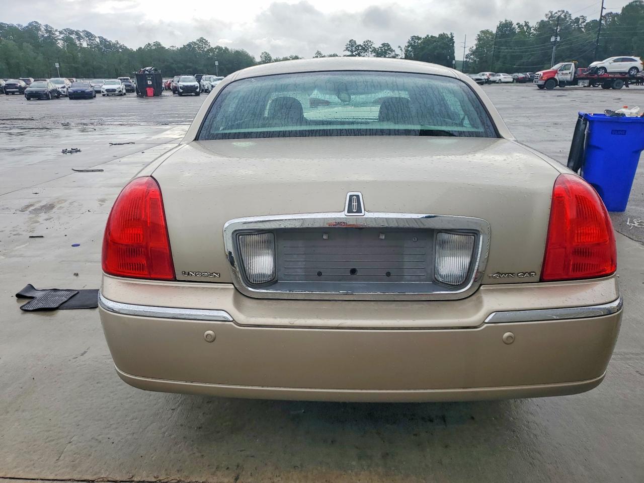 2004 LINCOLN TOWNCAR